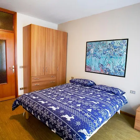 Casa Gioele Blu Apartment *